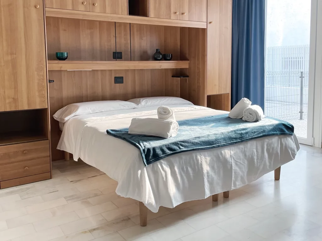 Camera da letto matrimoniale appartamento ad Aviano vicino al CRO e alla base Aerea di Aviano. Smart Residence Aviano. affitto per brevi e lunghi periodi