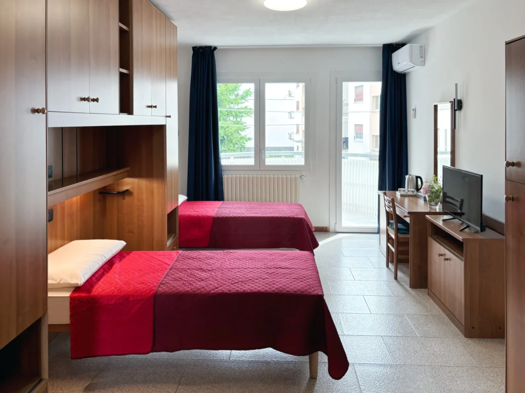 DOUBLE WITH KITCHEN AND TERRACE